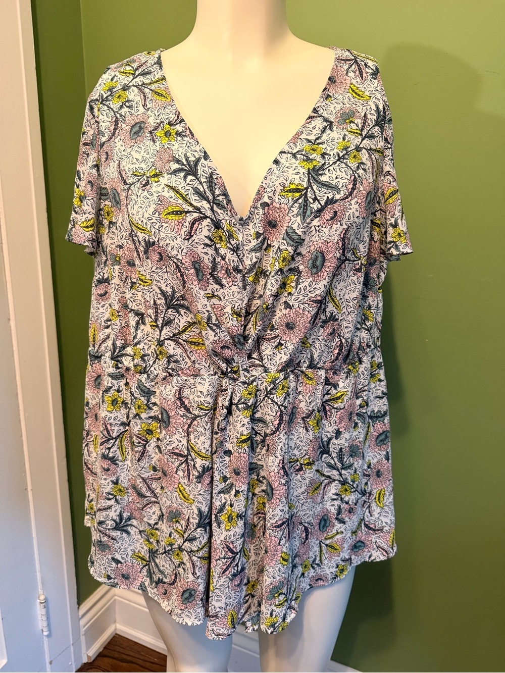 Torrid Floral V-Neck Tie-Waist Women’s Top - Pink, Yellow & Navy Size 2x